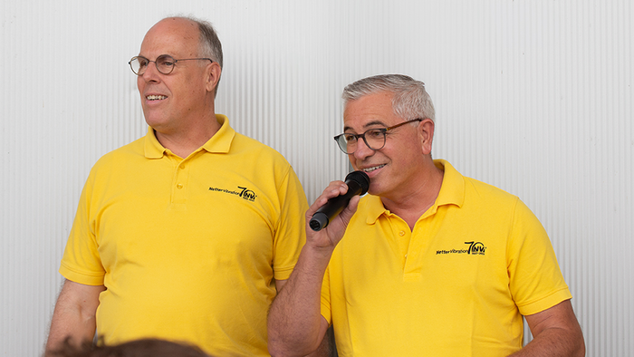 Geschäftsführer Herr Reis und Herr Werkmann moderieren die Ehrung der Jubilare. 